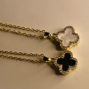 noir-blanc clover necklace